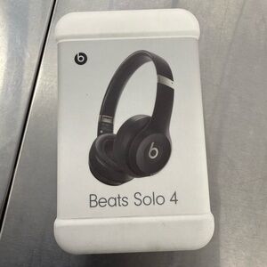 Beats by Dre Solo 4 Black Headphones